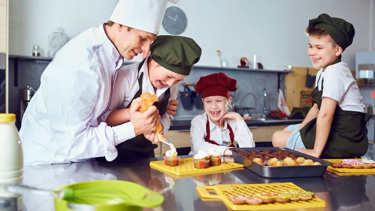 Çocuklar İçin Besleyici Atıştırmalıklar Nasıl Hazırlanır?