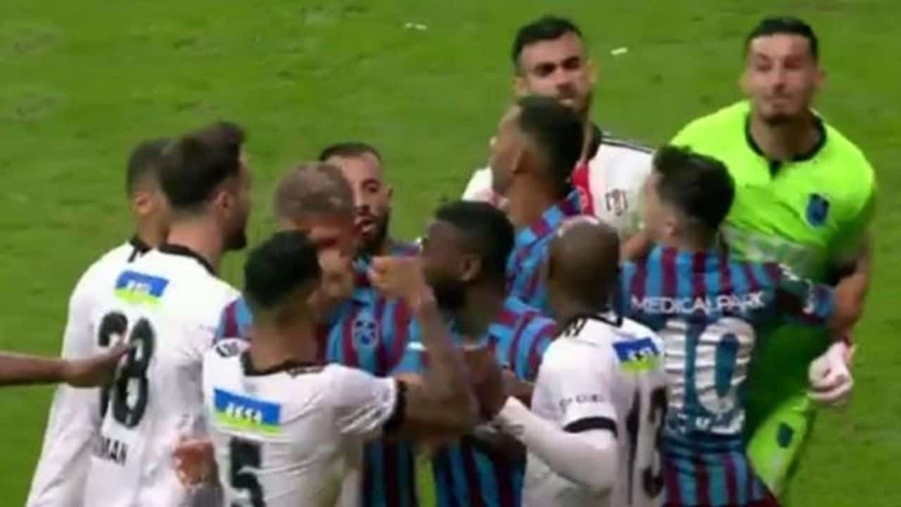 Uğurcan Çakır’ın Kurtarışlarıyla Trabzonspor, Beşiktaş’ı 10 Kişiyle Durdurdu: Maç 1-1 Sona Erdi