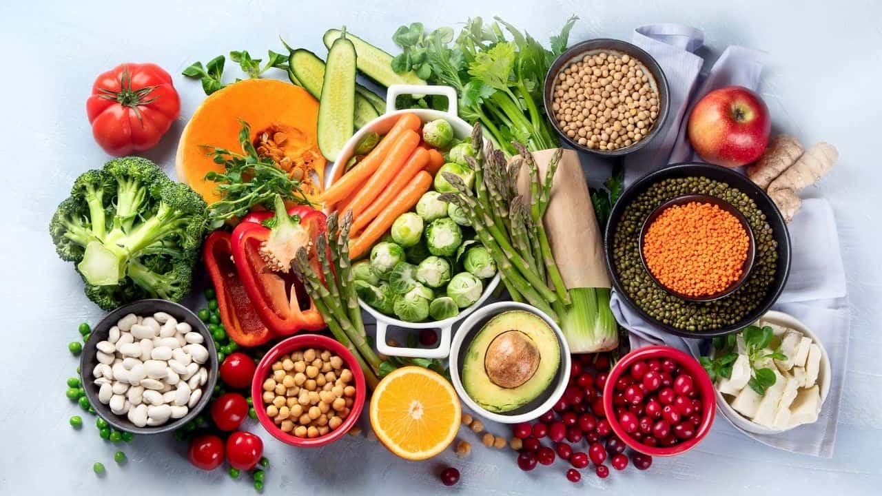 Vegan Diyetle Sağlıklı Atıştırmalıklar: Ne Yemeli?
