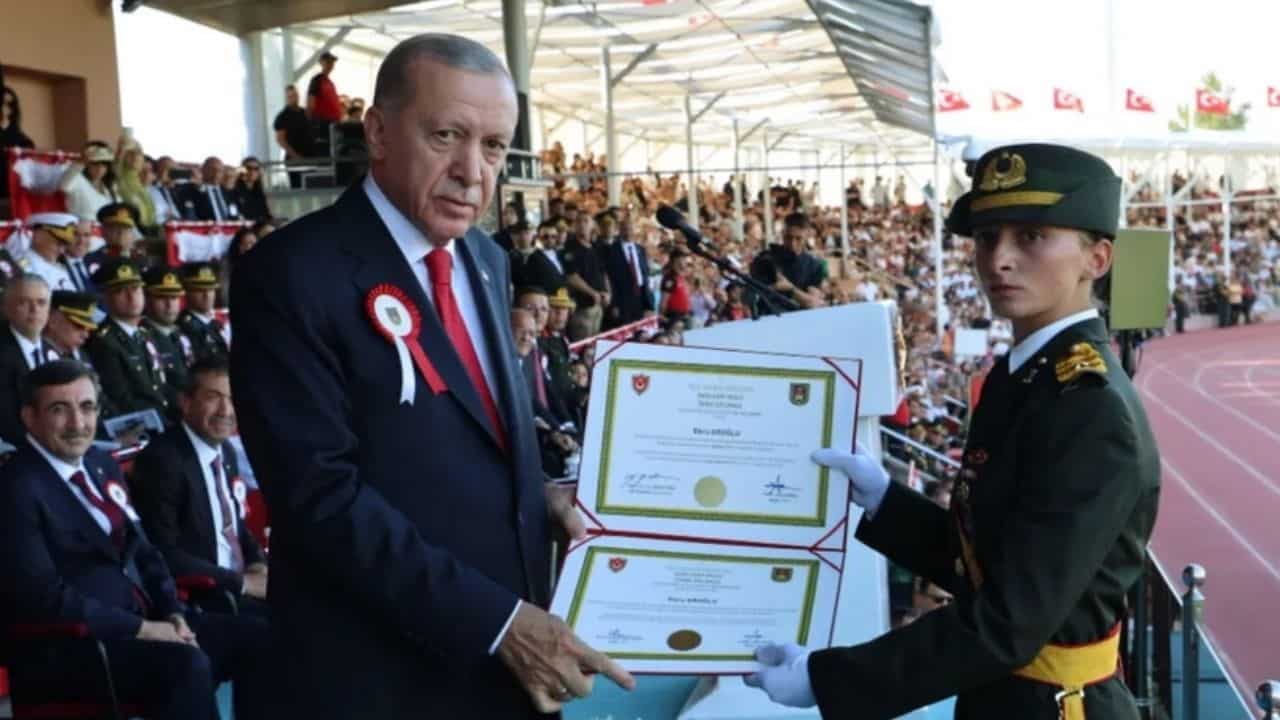 AKP’den Teğmenlerin Yemin Töreni Üzerine Sert Tepki: “Hakaret Kabul Edilemez”