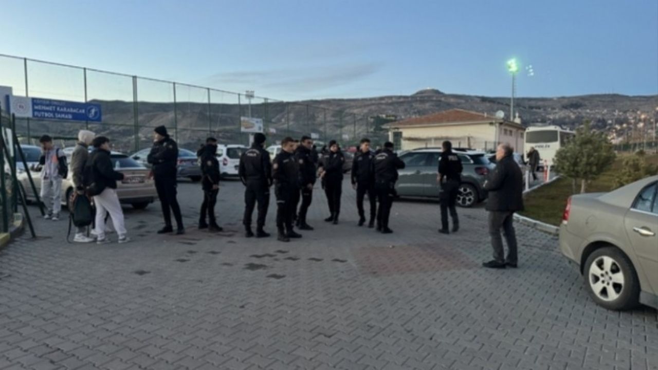 Amatör Futbol Maçında Olay: Bıçakla Yaralanan Futbolcular!