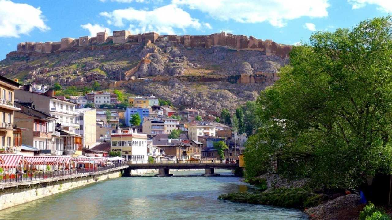 bayburt-ili-ve-ilceleri-tarih-kultur-ve-ekonomiyle-dolu-detayli-rehber.jpg