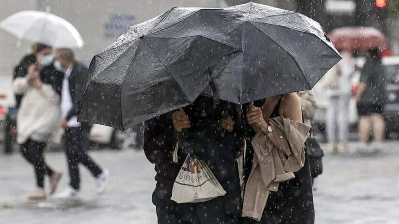 Kuvvetli Sağanak Geliyor: Meteoroloji 10 İli Uyardı
