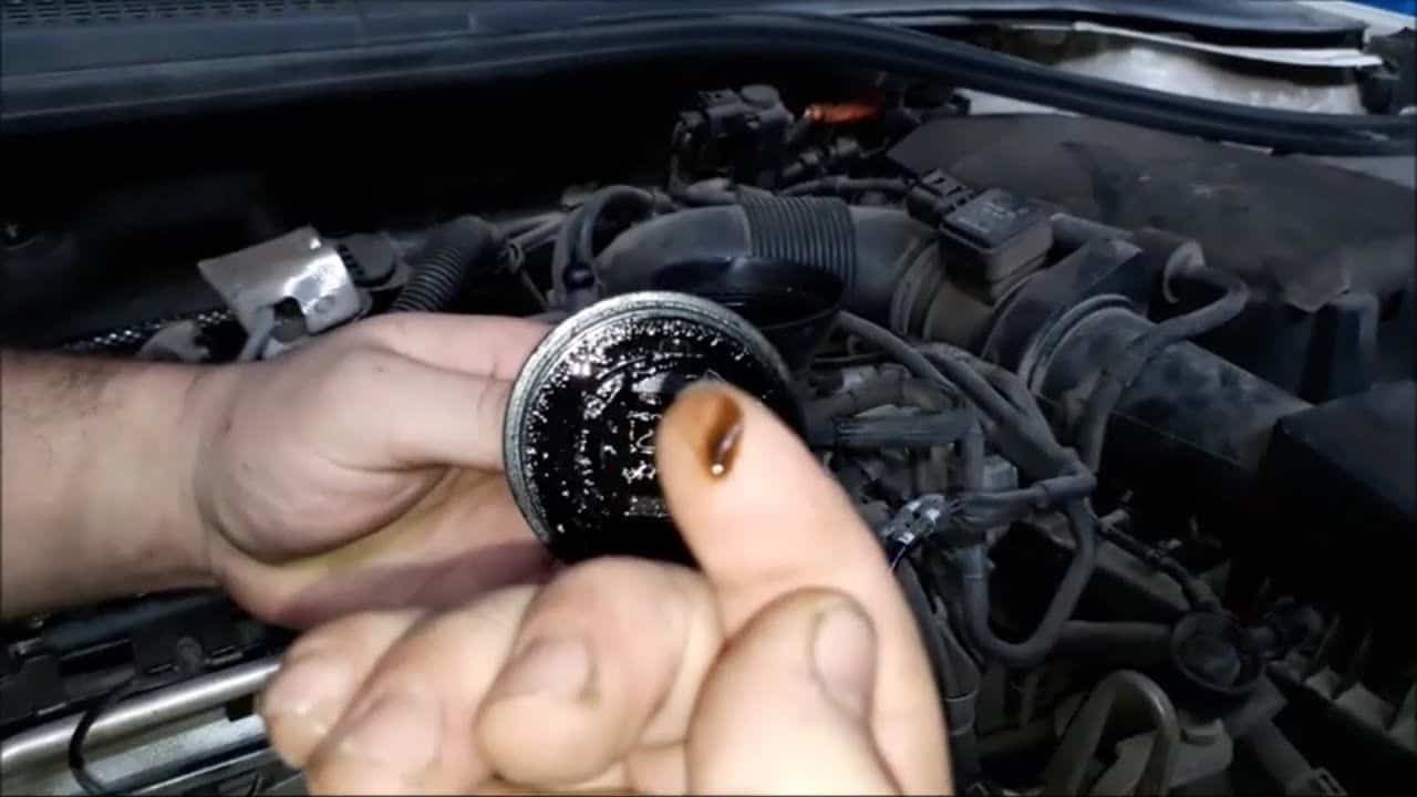Motor Suyuna Yağ Karışması: Belirtileri ve Etkili Çözüm Yolları