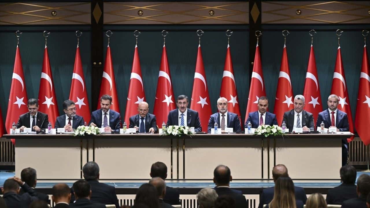 OVP’de Enflasyon Yükseldi, Büyüme Hedefi Düştü: Türkiye’nin Ekonomik Yol Haritası Açıklandı