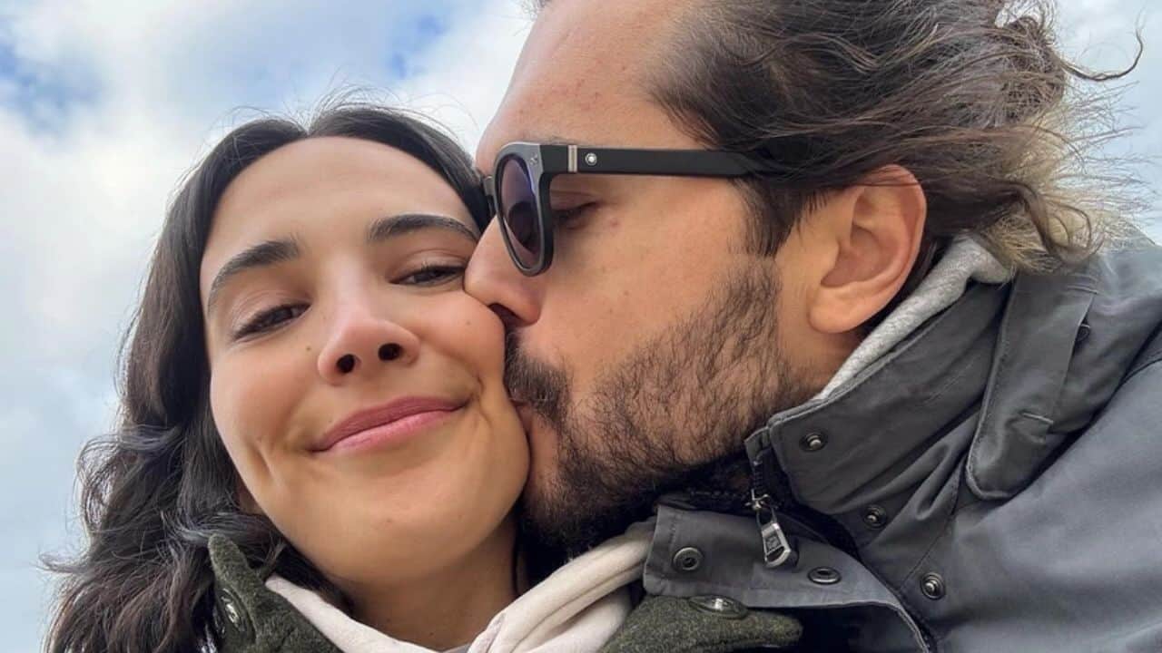Alperen Duymaz ve Eşi Kübra, Oğulları Gün ile Bebek Sevinci Yaşıyor