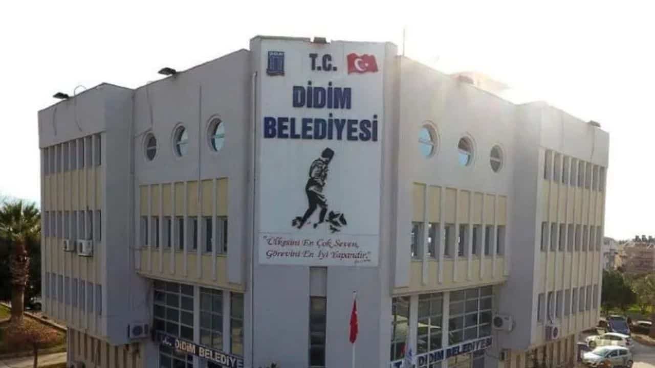 CHP’li Didim Belediyesi’nin Tabut Binaları Yıkıma Karşı Direnişi Sürüyor