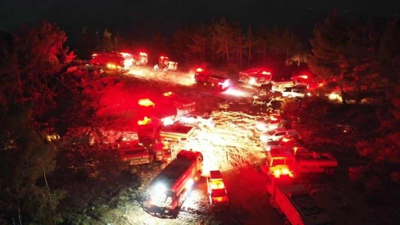 Gökova’da Alevlerle Mücadele Tüm Gece Devam Etti
