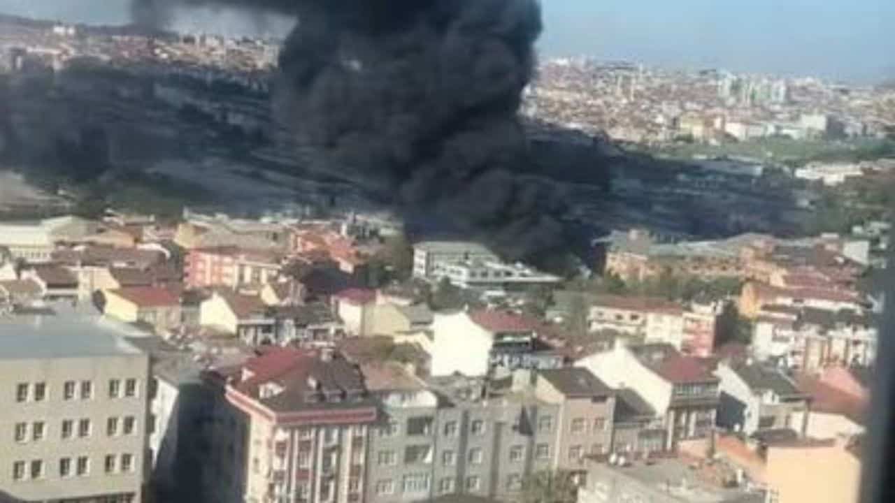 İstanbul Gaziosmanpaşa’da Kumaş Deposunda Yangın Çıktı!