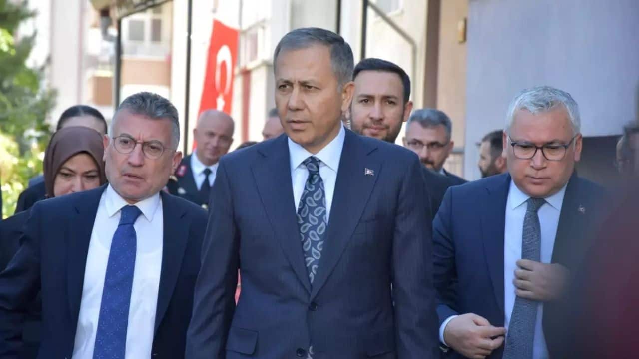 İstanbul’da Vahşet: İçişleri Bakanı Yerlikaya’dan İkbal Uzuner’in Ailesine Taziye Ziyareti