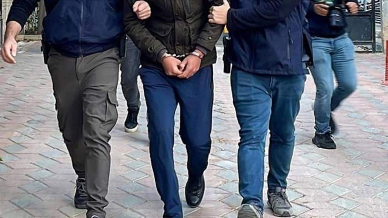 İzmir’de Uyuşturucu Operasyonu: Gizli Bölmede Ele Geçirildi