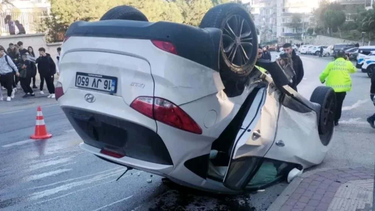 Bursa’da Kafa Kafaya Çarpışma: Takla Atan Araçtan Sağ Kurtuldular