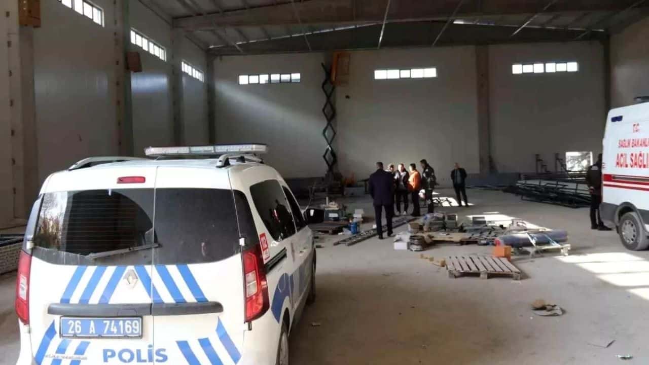 Eskişehir’de İnşaat Kazası: 15 Metreden Düşen İşçi Hayatını Kaybetti