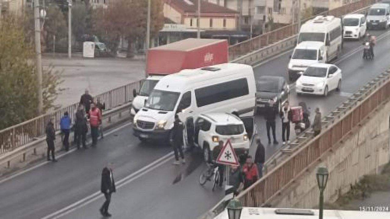 Köprüdeki Trafik Kazası, Sürücülere Zor Anlar Yaşattı