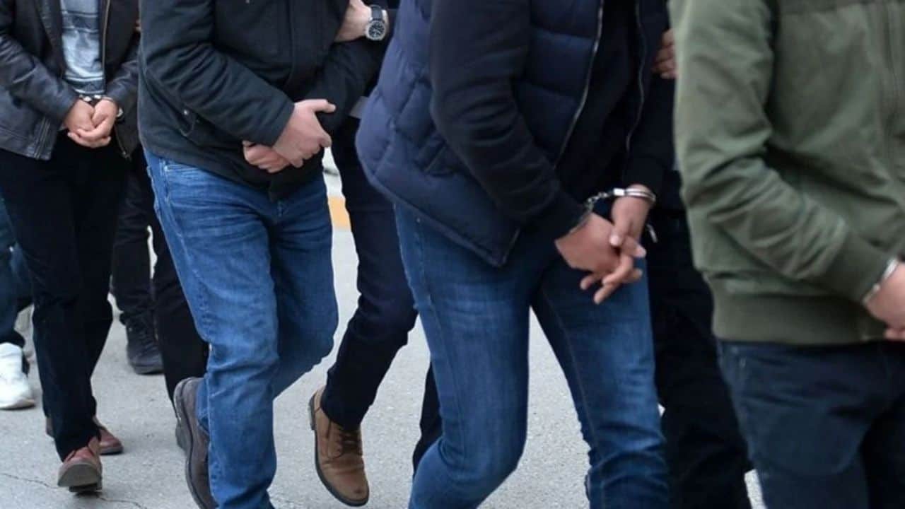Antalya’da ‘Daltonlar’ Suç Örgütüne Yönelik Operasyon: CHP’li Başkan Yardımcısı da Gözaltına Alındı