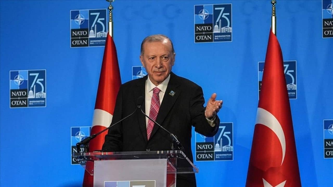Cumhurbaşkanı Erdoğan, D-8 Zirvesi’nde Diplomasi Trafiğini Nasıl Yönetti?