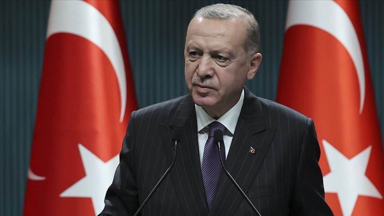 Cumhurbaşkanı Erdoğan, D-8 Zirvesi’nde KOBİ Desteklerinin Artırılması Gerektiğini Vurguladı: Türkiye’nin Ekonomik İlerlemesinin Geleceği Ne Olacak?