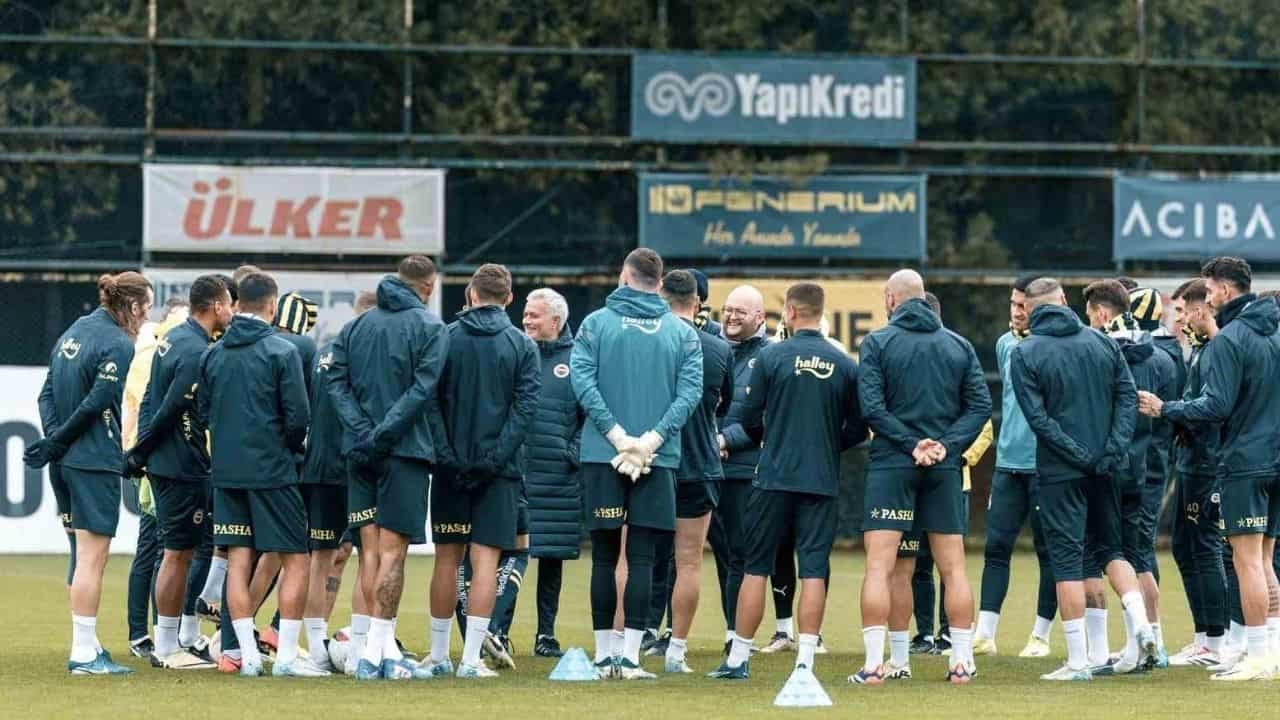 Fenerbahçe, Beşiktaş Maçı Öncesi Son Antrenmanını Yaptı