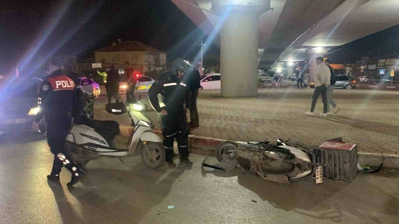 Karaman’da Otomobil ile Motokurye Çarpıştı: Kazada Kim Yaralandı?