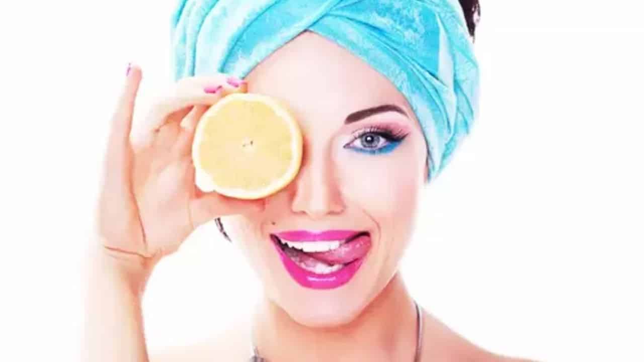Limonun 7 Güzellik Sırrı: Cildinizi Canlandırmak İçin Neden Limonu Tercih Etmelisiniz?