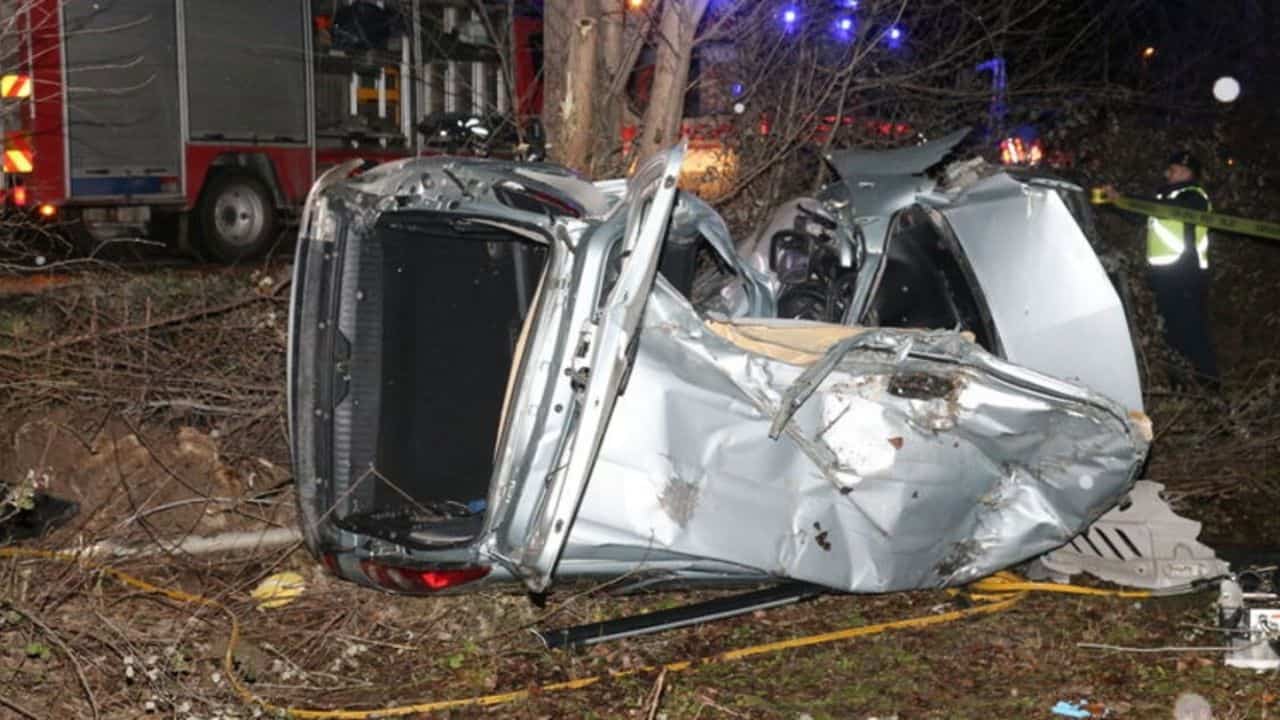 Tokat’ta Ağaca Çarpan Hafif Ticari Araçta 3 Kişi Hayatını Kaybetti: Kazanın Nedeni Ne Olabilir?