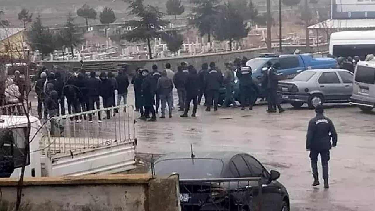 Afyonkarahisar’da Aileler Arası Silahlı Kavga: 2 Kadın Hayatını Kaybetti, 4 Kişi Tutuklandı