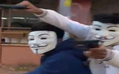 Antalya’da Anonymous Maskesi ve Oyuncak Silahlarla Sokakta Gezdi, 4 Şüpheli Gözaltına Alındı