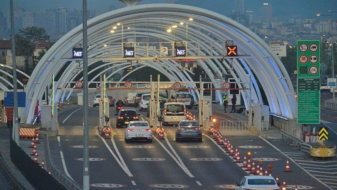 Avrasya Tüneli ve Otoyol Köprü Geçiş Ücretlerinde Büyük Artış: Yeni Ücretler Ne Kadar Oldu?