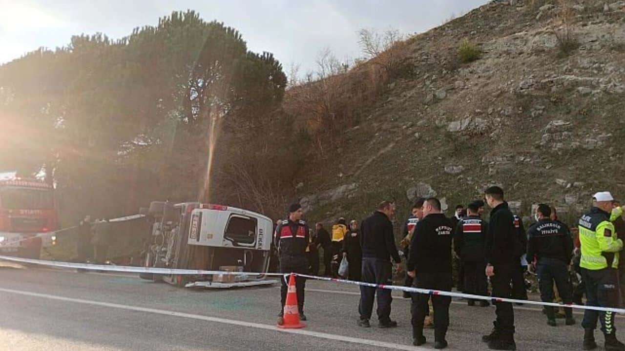 Balıkesir Kepsut’ta Feci Kaza: 2 Ölü, 21 Yaralı