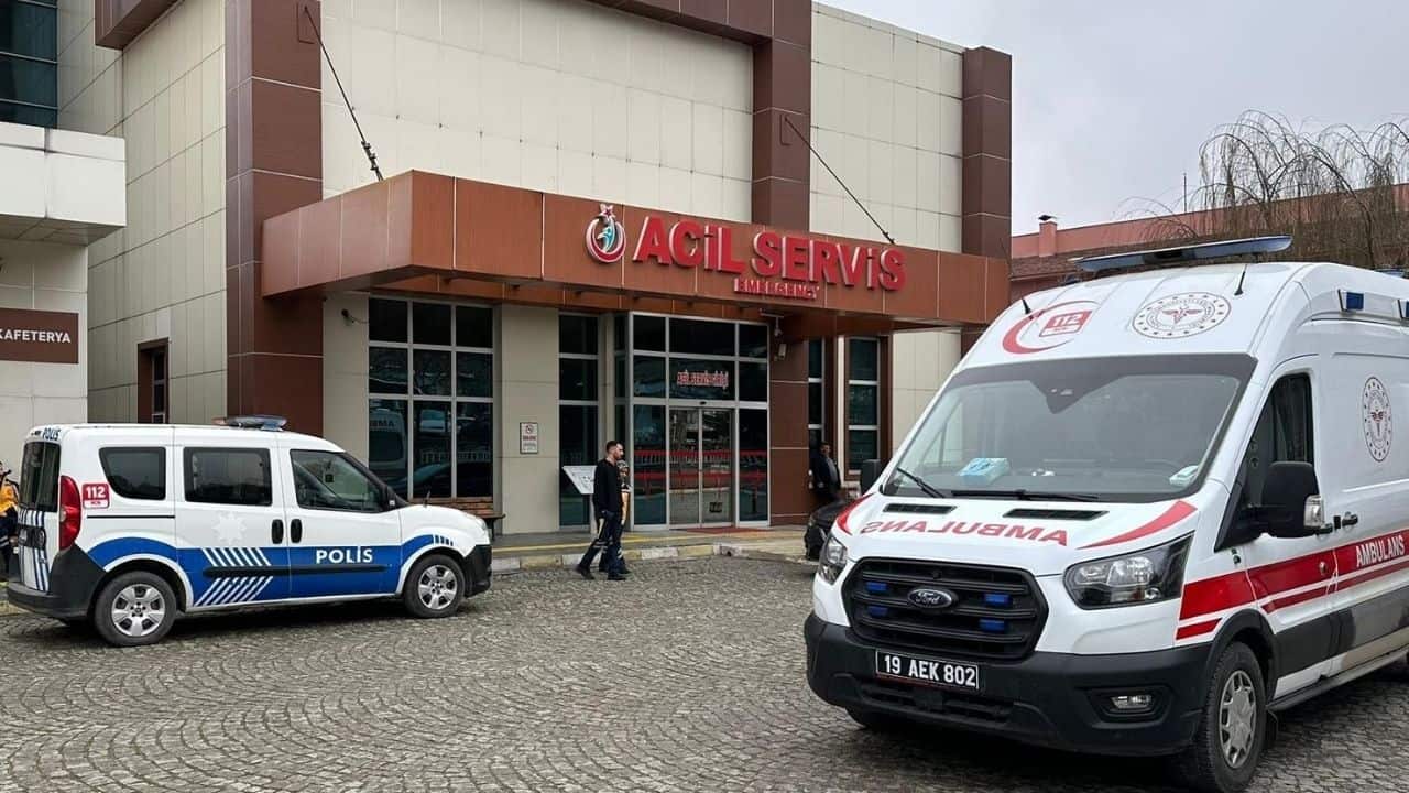 Çorum’da 12 Öğrenci Gıda Zehirlenmesi Şüphesiyle Hastaneye Kaldırıldı