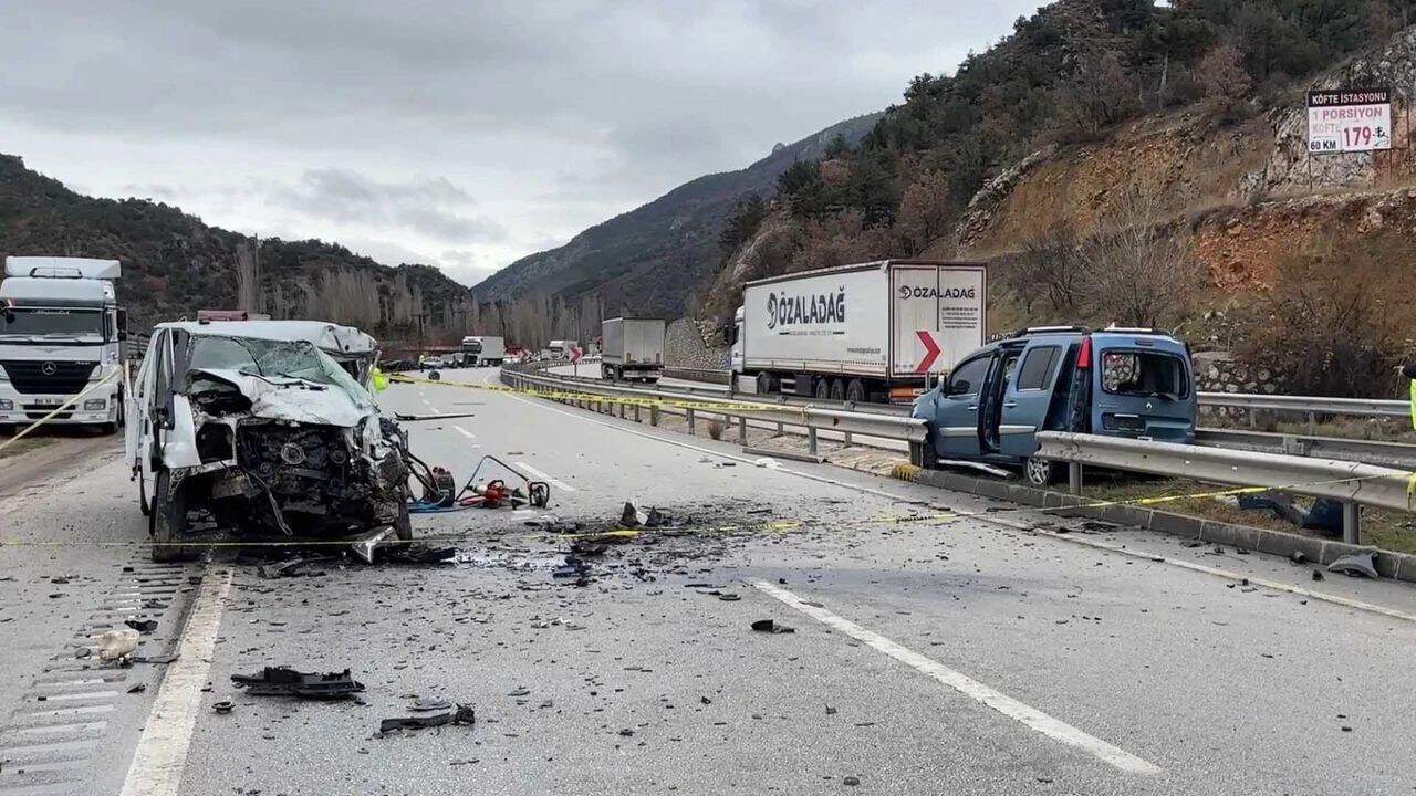 Çorum’da Zincirleme Trafik Kazasında 2 Kişi Hayatını Kaybetti, 5 Kişi Yaralandı