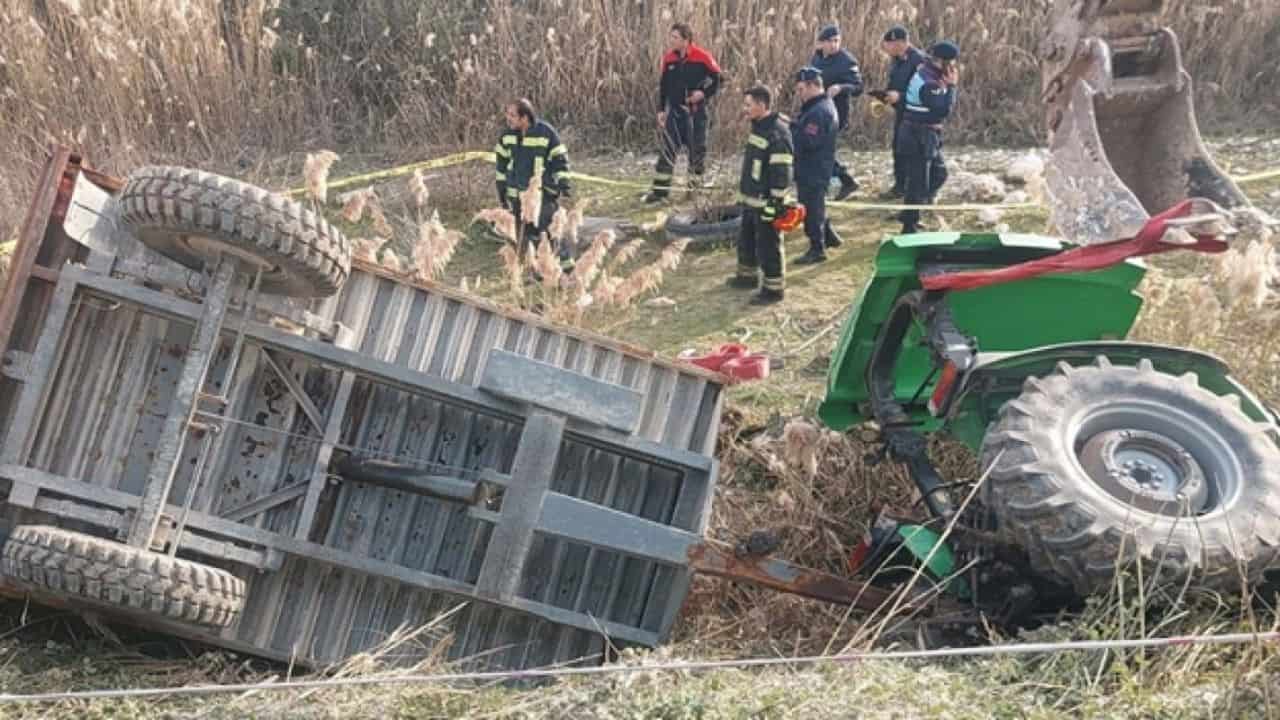 Denizli’de Traktör Devrildi: Dede Hayatını Kaybetti, Torunu Kurtuldu