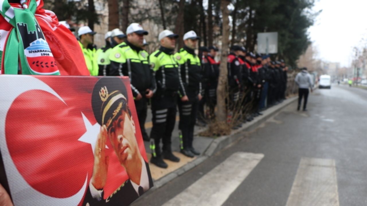 diyarbakır’da Şehit gaffar okkan ve 5 polis arkadaşı anıldı