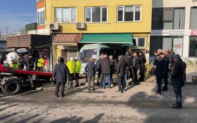 İstanbul Kartal’da Kontrolden Çıkan Minibüs İş Yerine Girdi: 3 Yaralı