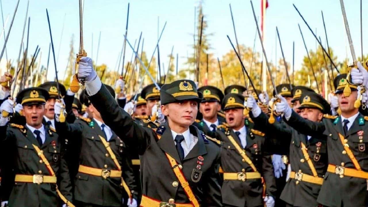 Kara Harp Okulu’nda Çift Başlılık Krizi: Teğmenler ve Komutanlardan Gündemi Sarsacak Açıklamalar