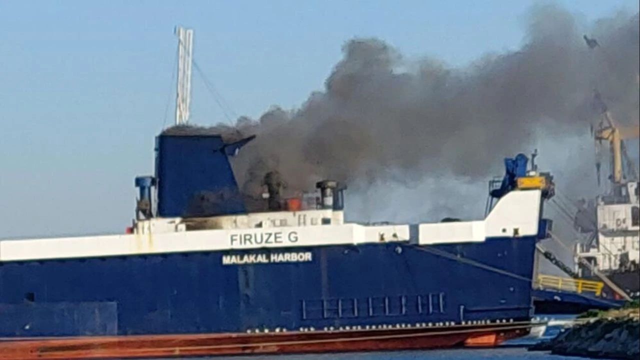 samsun limanı'nda kuru yük gemisinde yangın Çıktı