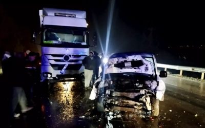 Sinop’ta Feci Kaza: Otomobil ile TIR Çarpıştı, 2 Kişi Hayatını Kaybetti