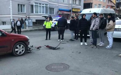 Tekirdağ Çorlu’da Otomobil ve Motosikletin Çarpıştığı Kaza Araç Kamerasına Yansıdı