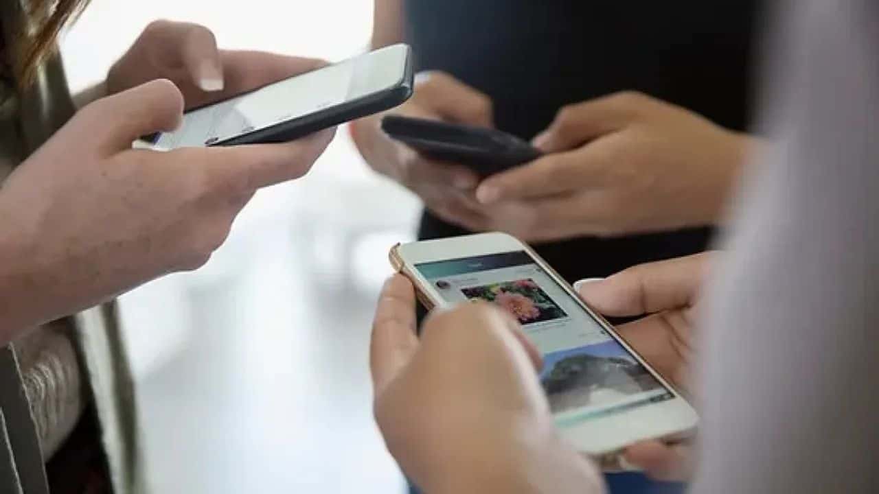 Telefonunuz Sizi Dinliyor Olabilir mi? Bu Ayarları Hemen Kapatın!