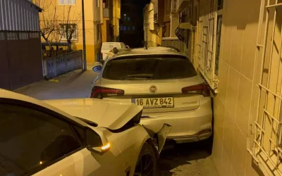 Alkollü sürücü, 3 araca çarpınca polislere askerlik anılarını anlattı