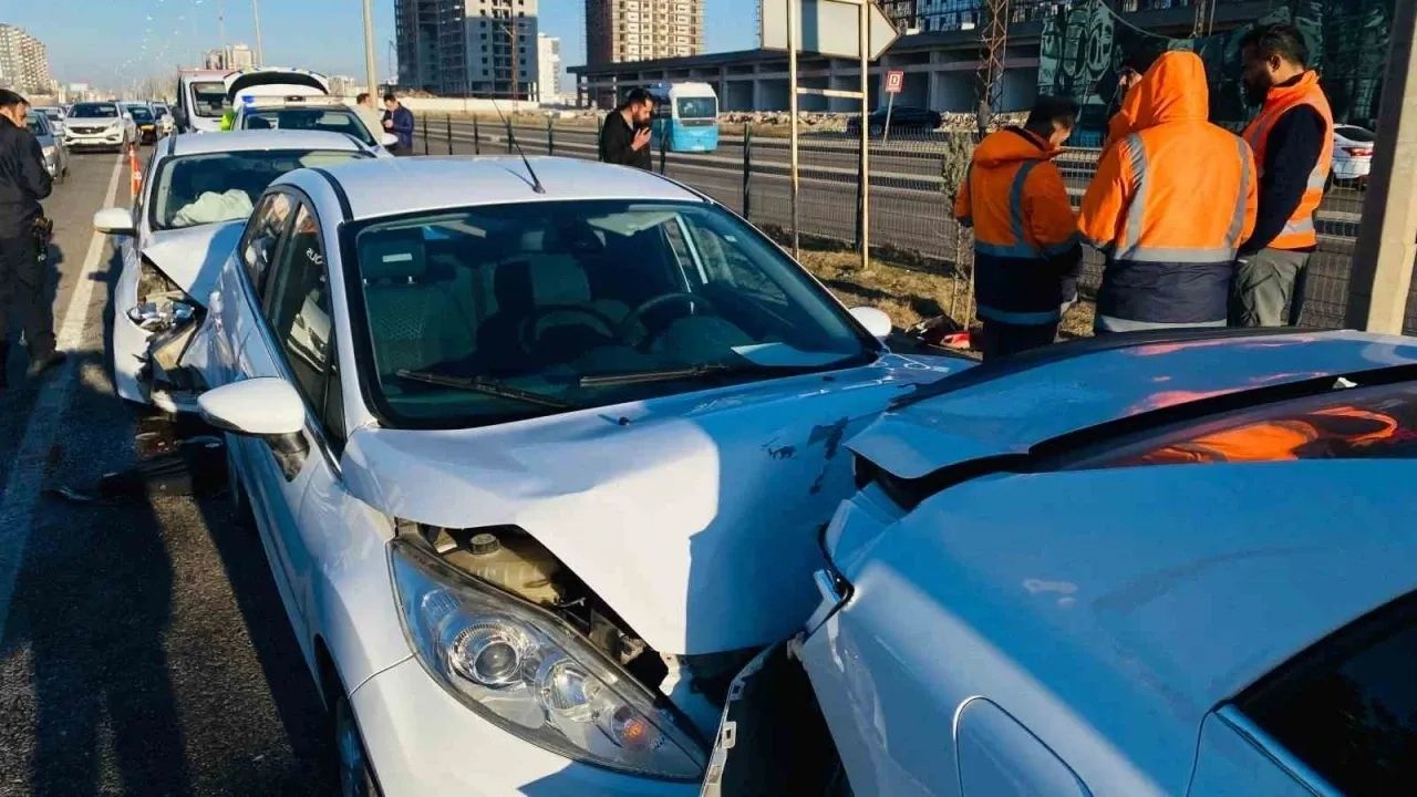 diyarbakır yenişehir’de zincirleme kaza 2 yaralı