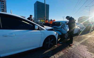 Diyarbakır’da Zincirleme Trafik Kazası: 2 KİŞİ Yaralandı