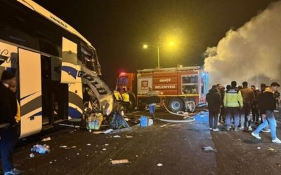 Gaziantep’te Feci Zincirleme Trafik Kazası: 1 Ölü, 19 Yaralı