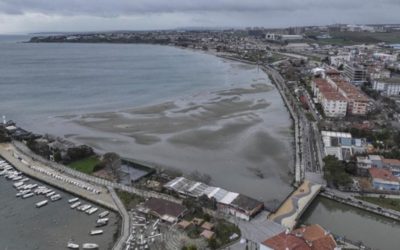 İstanbul ve İzmir’de Deniz Suyu Çekildi: Uzmanlardan Açıklamalar Geldi