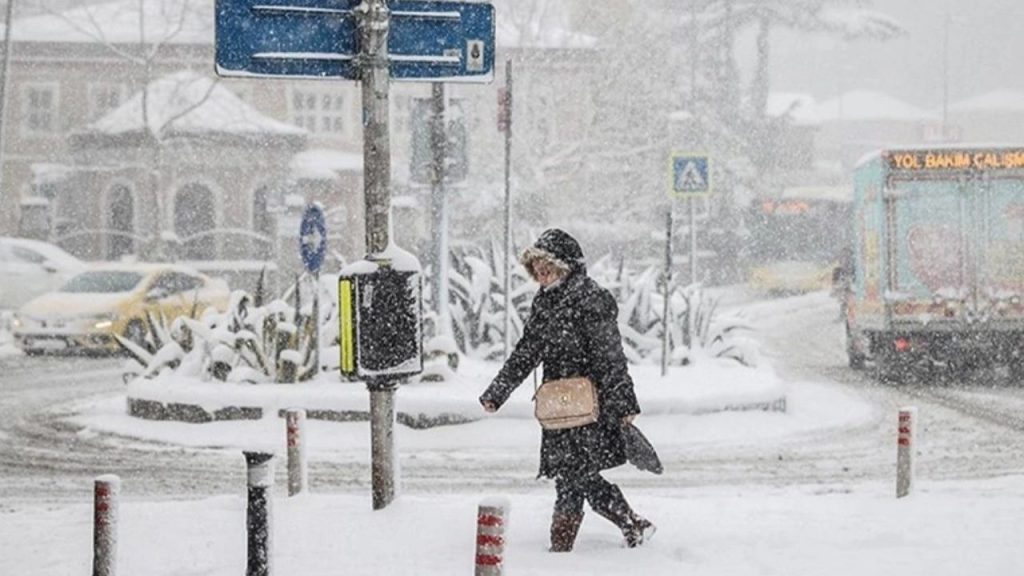 İstanbul'a kar uyarısı meteoroloji ve akom'dan yeni uyarı!