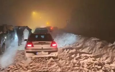 İstanbul’un Hemen Yanı Başında Yüzlerce Araç Kar Altında Mahsur Kaldı