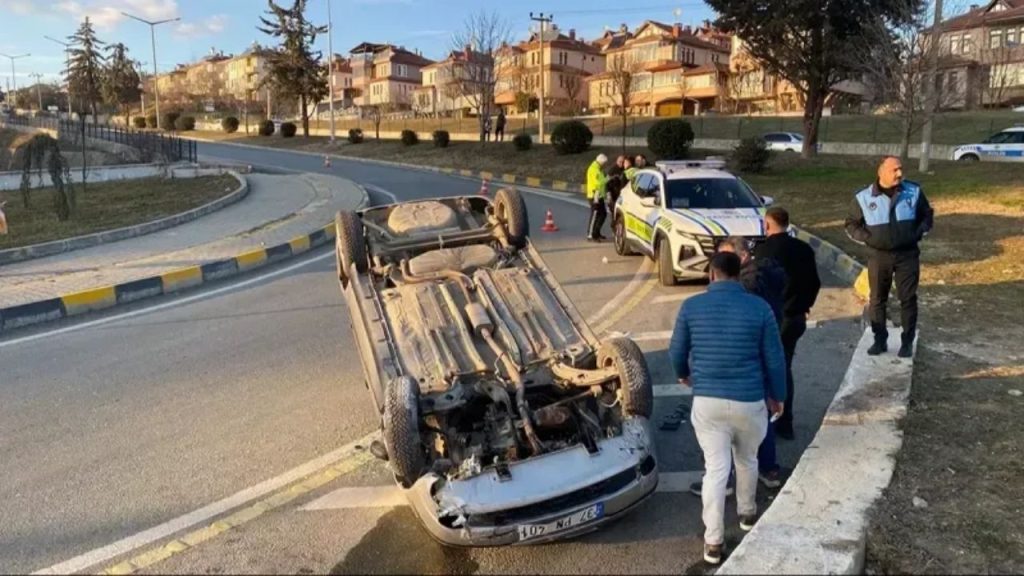 kuzeykent’te feci kaza anne ve Çocuğu takla atan otomobilde yaralandı