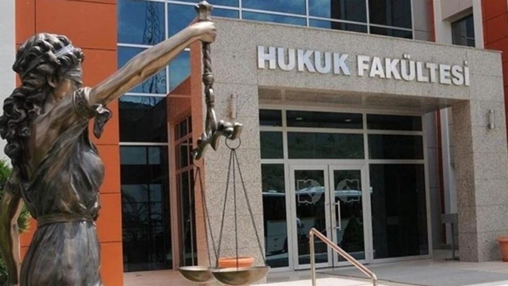 Üniversite sınavında hukuk fakültesi barajı 100 bine Çıkarıldı