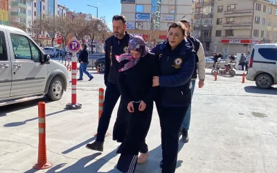 Alkollü Eşini Öldüren Kadın, Ailemi Öldürmekle Tehdit Ettiği İçin Uyuyunca Bıçakladım