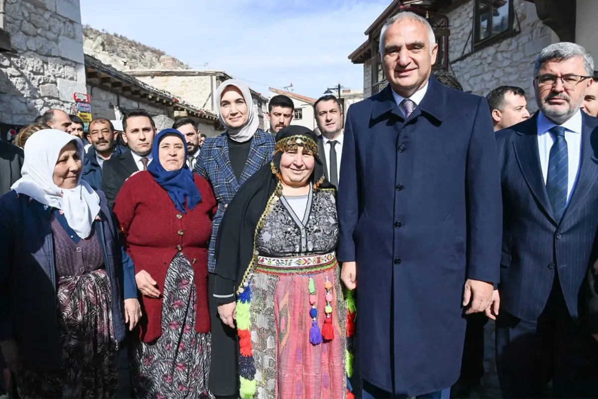 bakan-ersoy-dan-kultur-yolu-festivali-icin-18376001_4284_amp.jpg